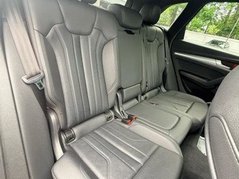 Used 2020 Audi Q5 2.0T Premium w/ Titanium Sport Package AWD/4WD image 17