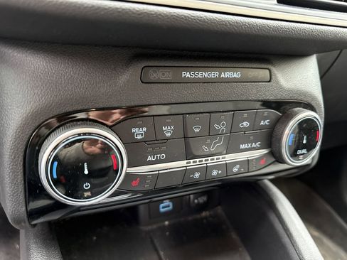 Used 2022 Ford Escape SE w/ SE Sport Appearance Package AWD/4WD image 7