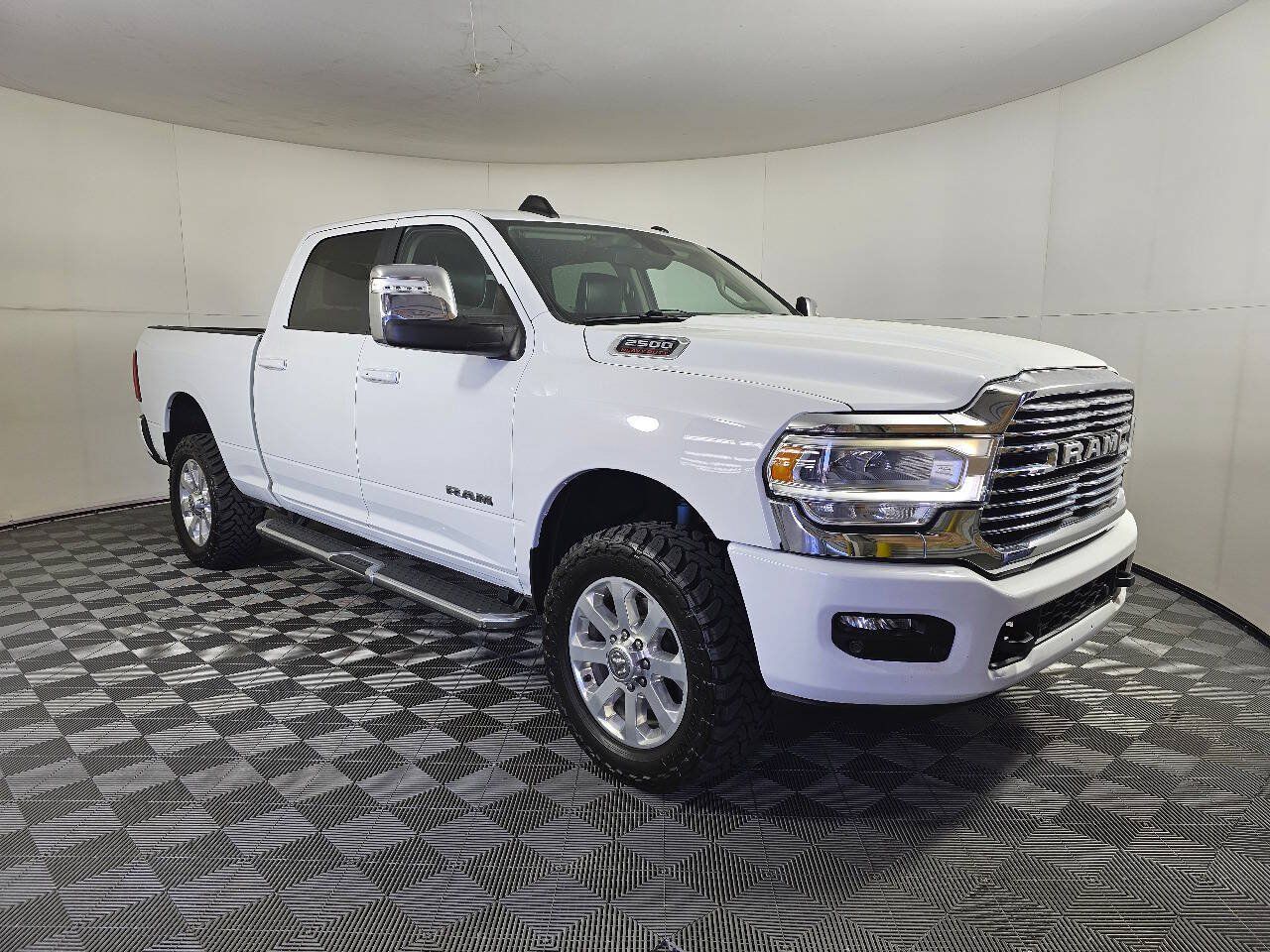 Used 2023 RAM 2500 Laramie AWD/4WD image 3