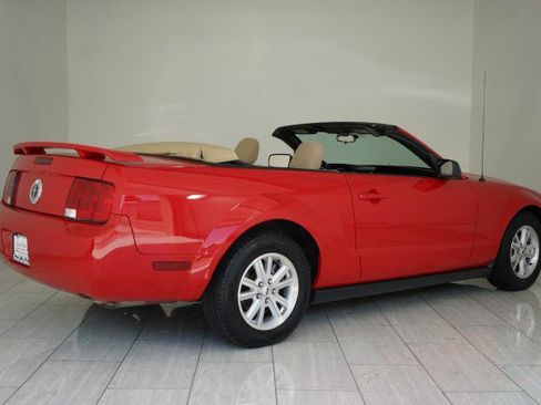 Used 2006 Ford Mustang Convertible RWD image 35