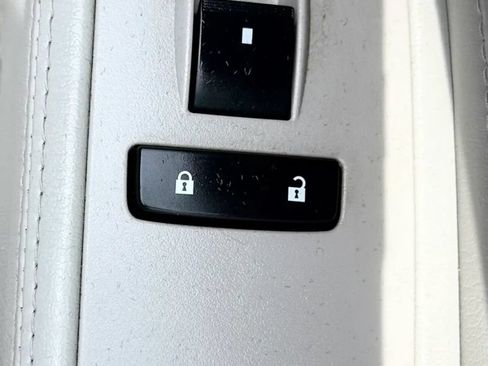 Used 2007 Buick Lucerne CXL w/ Luxury Package FWD image 33
