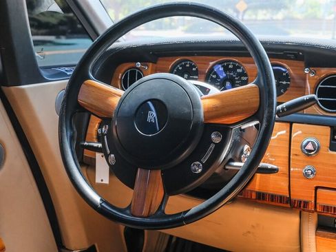 Used 2010 Rolls-Royce Phantom Drophead Coupe image 27