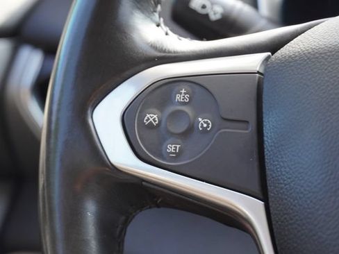 Used 2018 Chevrolet Traverse LT FWD image 32