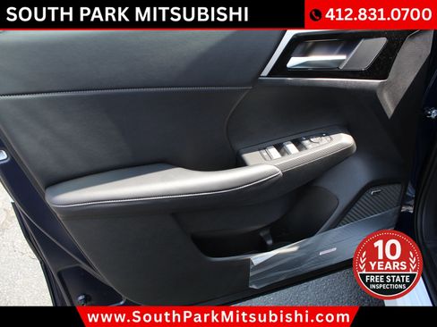 New 2025 Mitsubishi Outlander SE image 21