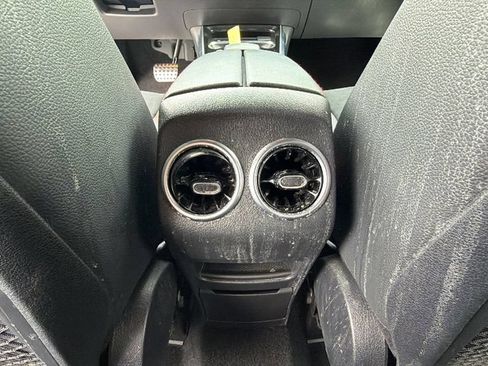 Used 2023 Mercedes-Benz GLB 250 4MATIC image 25