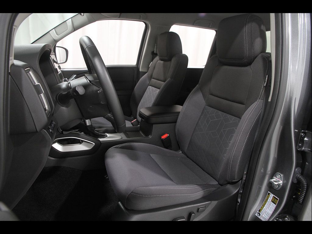 Used 2025 Nissan Frontier SV w/ SV Convenience Package AWD/4WD image 5
