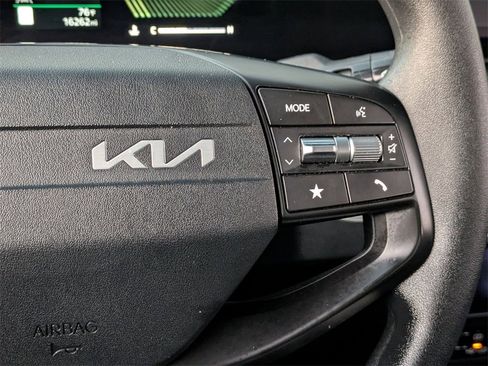 Used 2025 Kia K4 LXS image 21