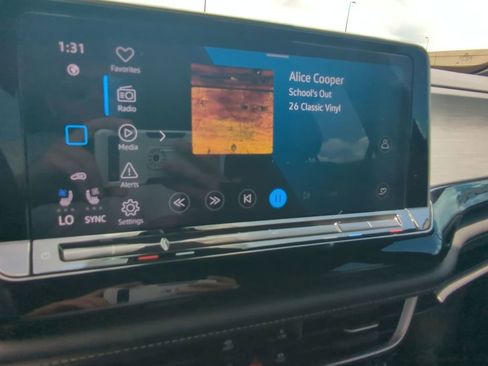 Used 2024 Volkswagen Atlas Cross Sport SE image 6