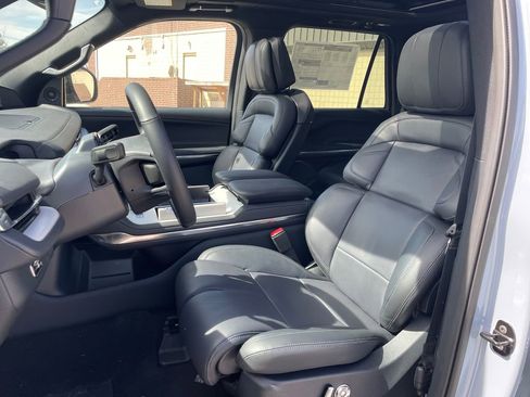 New 2026 Lincoln Navigator Reserve w/ Jet Appearance Package AWD/4WD image 10