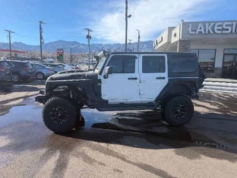Used 2015 Jeep Wrangler Unlimited Rubicon w/ Connectivity Group image 3