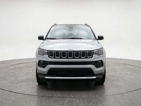 Used 2025 Jeep Compass Limited AWD/4WD image 2