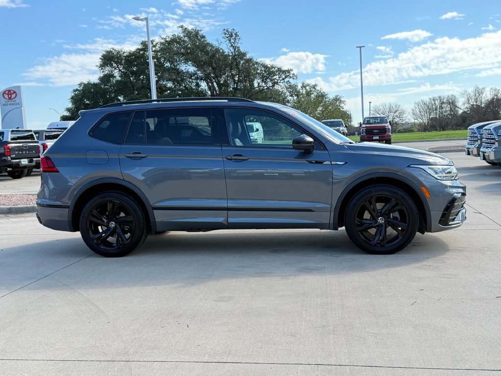 Used 2024 Volkswagen Tiguan SE R-Line FWD image 5