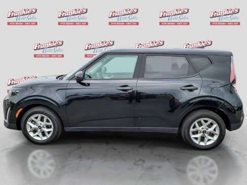 Used 2024 Kia Soul LX w/ Option Group 015 FWD image 2