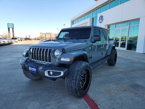 Used 2021 Jeep Gladiator Sport image 3