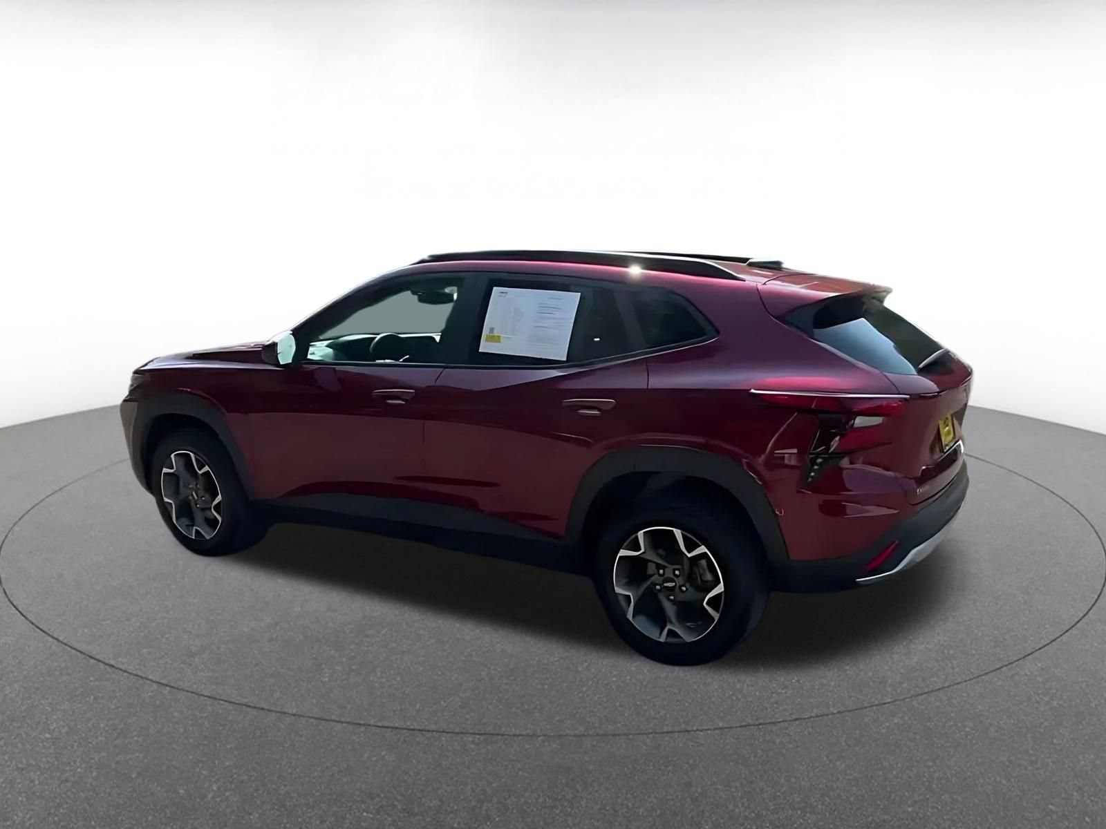 Used 2025 Chevrolet Trax LT w/ LT Convenience Package FWD image 9