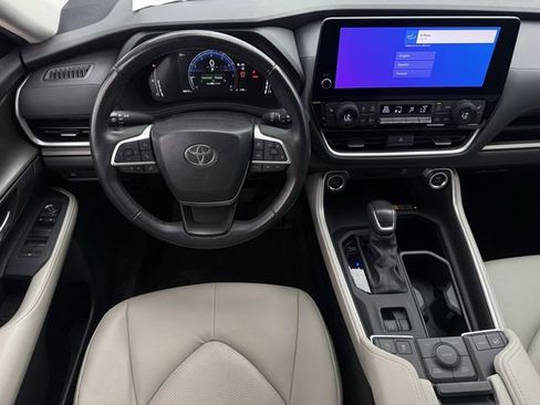 Used 2024 Toyota Grand Highlander AWD image 12