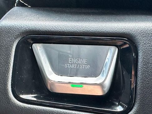 Used 2025 GMC Yukon Elevation image 13