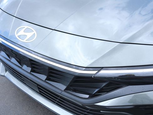 New 2025 Hyundai Elantra Limited image 10