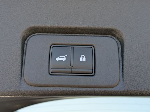 Used 2025 Nissan Rogue Platinum FWD image 34