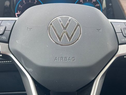 Used 2025 Volkswagen Atlas SE image 5