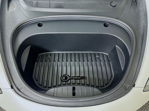 Used 2023 Tesla Model 3 Standard Range image 32