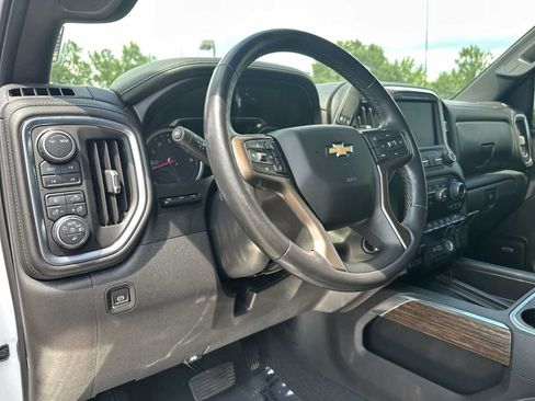 Used 2021 Chevrolet Silverado 1500 High Country w/ Technology Package AWD/4WD image 16