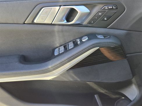 Used 2021 BMW X7 xDrive40i w/ Parking Assistance Package image 27