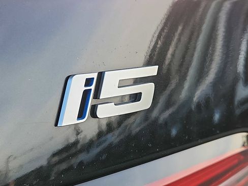 Used 2024 BMW i5 eDrive40i w/ Convenience Package image 29