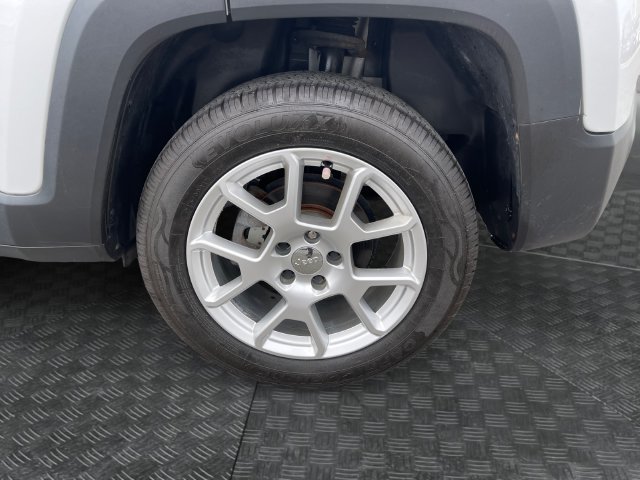 Used 2019 Jeep Renegade Latitude w/ Popular Equipment Group AWD/4WD image 34