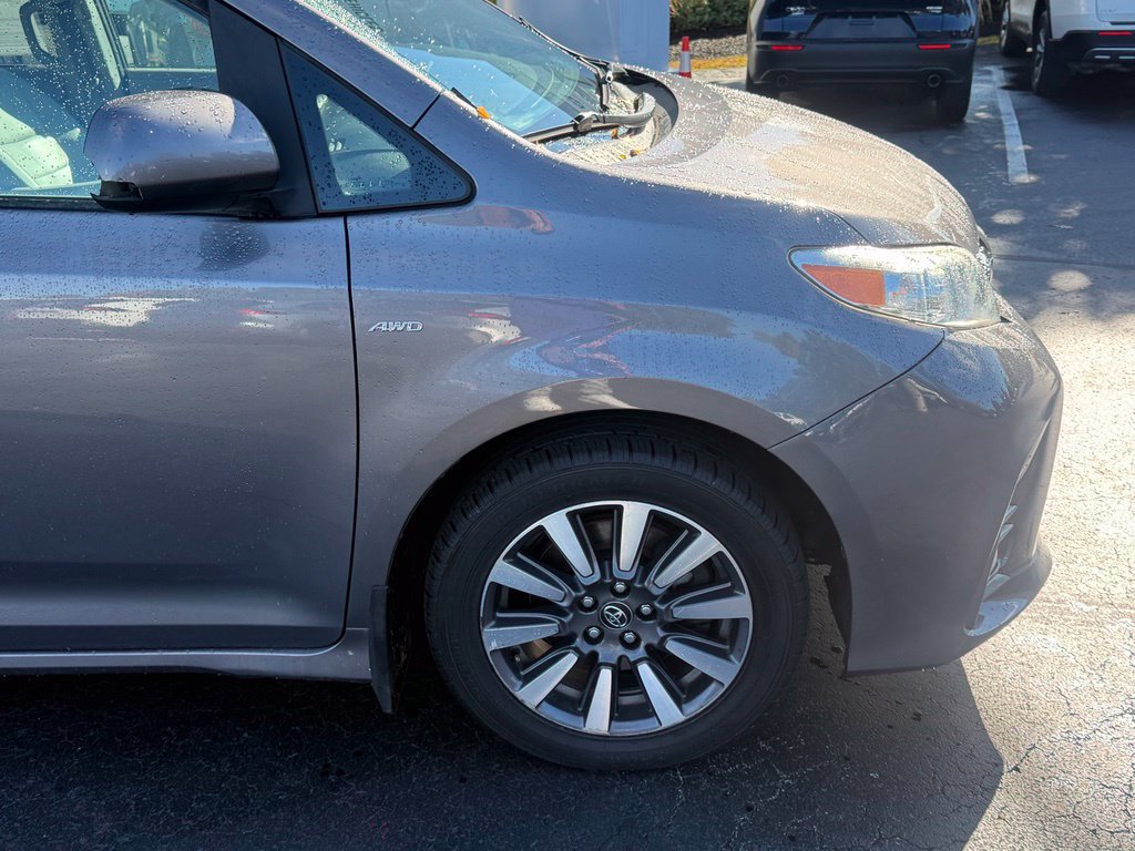 Used 2018 Toyota Sienna XLE w/ XLE Navigation Package AWD/4WD image 10