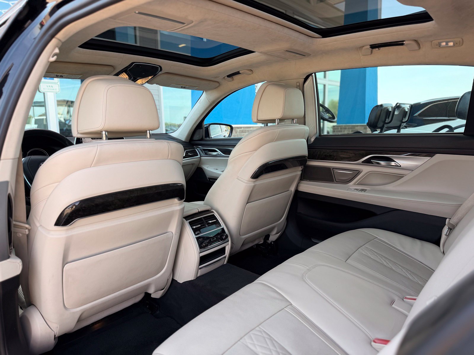 Used 2018 BMW 750i xDrive AWD/4WD image 26