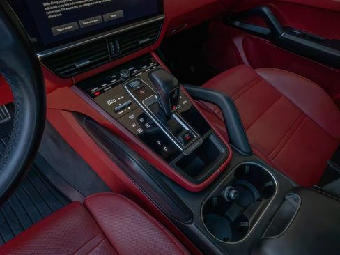 Used 2022 Porsche Cayenne GTS AWD/4WD image 10