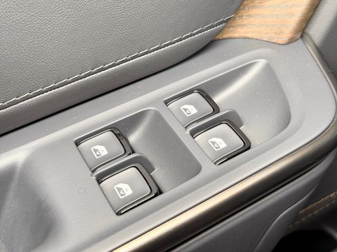 Used 2026 Rivian R1S Premium AWD/4WD image 7