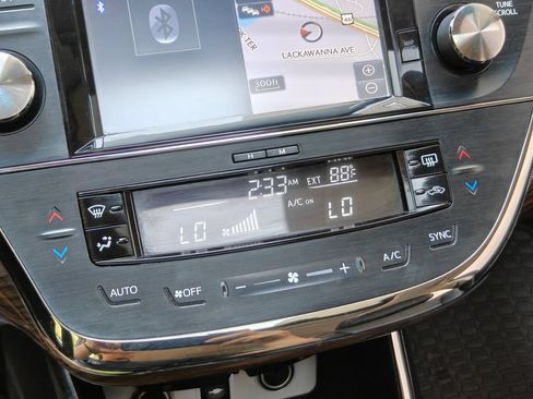 Used 2015 Toyota Avalon XLE Touring FWD image 28