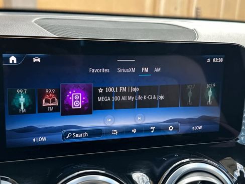 New 2025 Mercedes-Benz GLB 250 4MATIC image 17