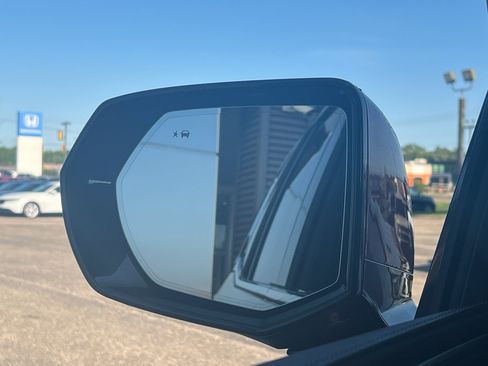 Used 2022 Cadillac Escalade Premium Luxury w/ LPO, Radiant Package image 13