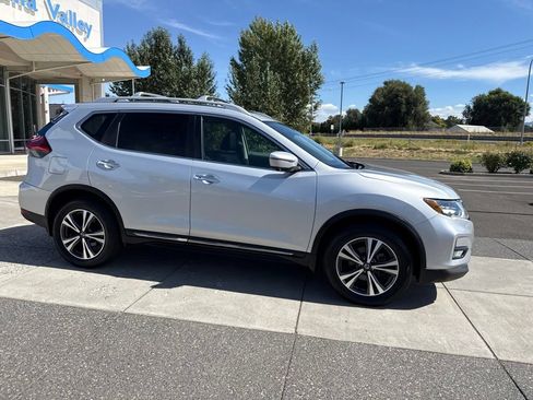 Used 2017 Nissan Rogue SL w/ SL Premium Package AWD/4WD image 3
