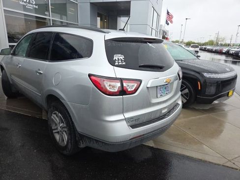 Used 2015 Chevrolet Traverse LT image 4