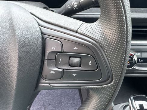 Used 2025 Buick Envista Preferred image 26