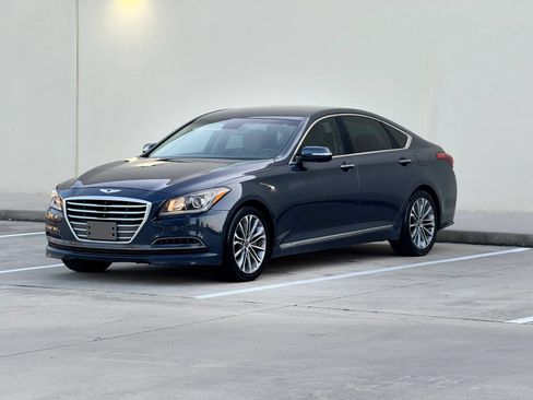 Used 2015 Hyundai Genesis 3.8 RWD image 3