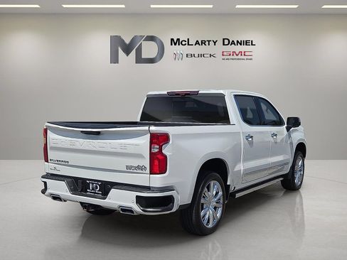 Used 2023 Chevrolet Silverado 1500 High Country w/ High Country Premium Package AWD/4WD image 14