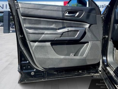 Used 2023 Nissan Pathfinder SL image 17