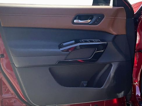 New 2026 Nissan Pathfinder Platinum AWD/4WD image 10