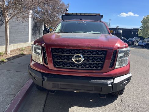 Used 2017 Nissan Titan PRO-4X image 12