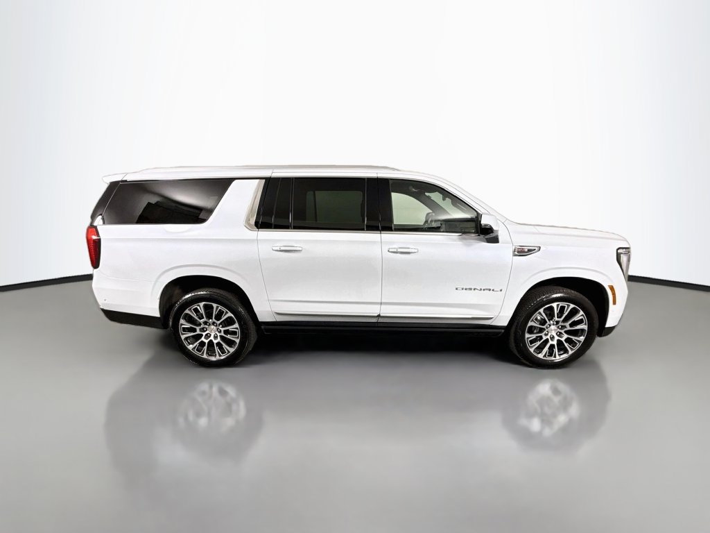 Used 2026 GMC Yukon XL Denali w/ Sun & Power Step Package AWD/4WD image 8