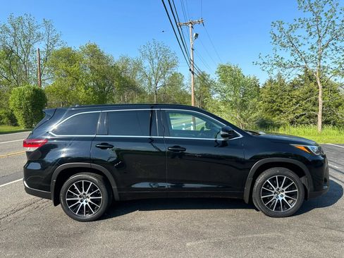 Used 2017 Toyota Highlander SE AWD/4WD image 7