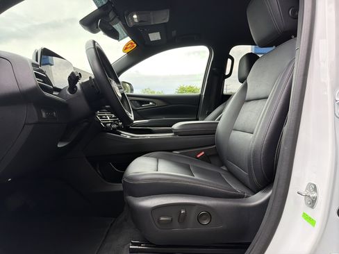 Used 2025 Chevrolet Traverse LT AWD/4WD image 16