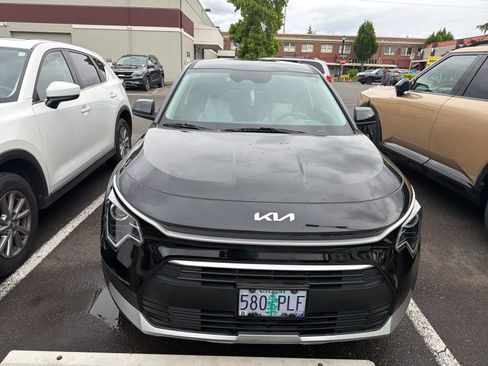 Certified 2023 Kia Niro LX FWD image 2