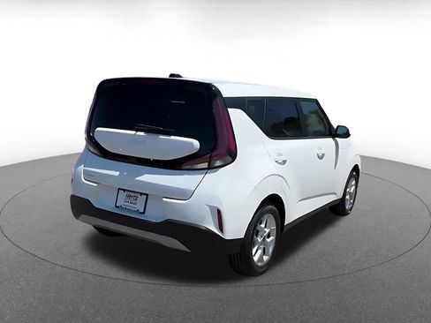 Used 2025 Kia Soul LX w/ LX Technology Package FWD image 12