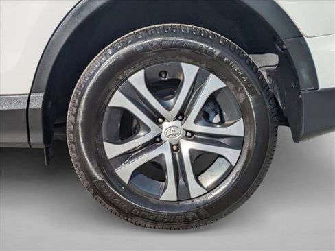 Used 2018 Toyota RAV4 LE image 22